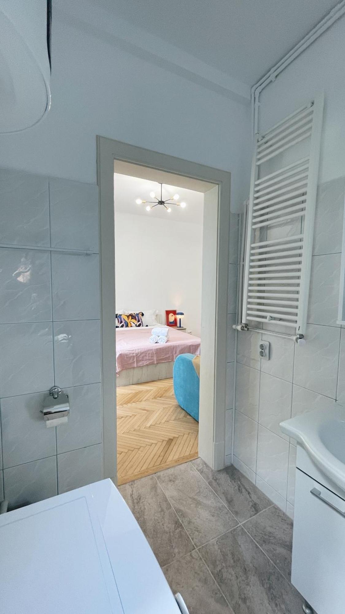 Pinkfluid - Charming Studio In Prime Location Bukares Bagian luar foto