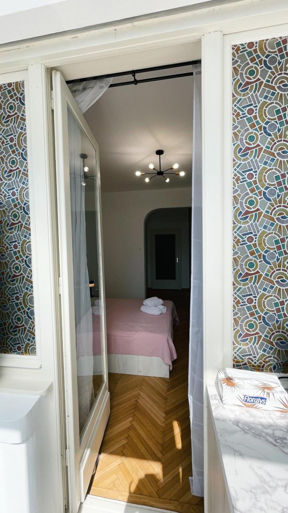 Pinkfluid - Charming Studio In Prime Location Bukares Bagian luar foto